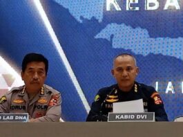 GELAR PERKARA: Kepala Bidang DVI Rodokpol Pusdokkes Mabes Polri Kombes Ahmad Fauzi saat konferensi pers kebakaran Glodok Plaza, Jakarta Barat di Rumah Sakit Bhayangkara Tk I Pusdokkes Polri (RS Polri), Kramat Jati, Jakarta Timur, Jumat (31/1/2025). (Dok. Istimewa)