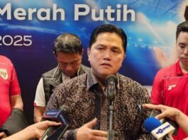 Ketua Umum PSSI Erick Thohir menjawab pertanyaan pewarta di Pacific Place, Jakarta, Kamis (27/2/2025). (Dok. Istimewa)