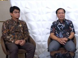 Deputi Bidang Sumber Daya Manusia Aparatur Kementerian PANRB Aba Subagja (kanan), dan Wakil Kepala BKN Haryomo Dwi Putranto dalam video tanya jawab pada kanal YouTube Kementerian PANRB yang diunggah Kamis (6/3/2025). (Dok. Istimewa)