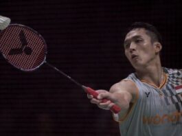 Pebulu tangkis tunggal putra Indonesia Jonatan Christie mengembalikan kok ke arah tunggal putra Thailand Kunlavut Vitidsarn pada final Daihatsu Indonesia Masters 2025 di Istora Senayan, Jakarta, Minggu (26/1/2025). Jonatan Christie keluar sebagai runner-up setelah kalah rubber gim 21-18, 17-21, dan 18-21. (Dok. Istimewa)