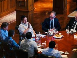 POTRET: Presiden Prabowo Subianto menerima kunjungan Utusan Perdana Menteri Inggris Urusan Pendidikan Prof. Sir Steve Smith beserta delegasi dari Inggris di kediaman pribadi Presiden di Bukit Hambalang, Kabupaten Bogor, Jawa Barat, Jumat (30/5/2025). (Dok. Istimewa)