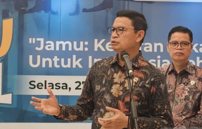 BPOM Tindak 15 OBA Mengandung BKO yang Berisiko Rusak Ginjal-Jantung Kepala Badan Pengawas Obat dan Makanan (BPOM) Taruna Ikrar (kiri) di Jakarta, Selasa (27/5/2025). (Dok. Istimewa)