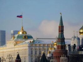 ARSIP: Bendera nasional Rusia terlihat di Kremlin, Moskow, Rusia, 6 Januari 2023. (Dok. Istimewa)