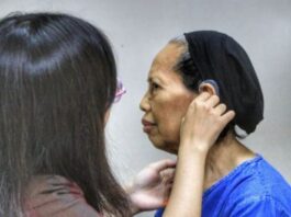 POTRET: Suku Dinas Sosial Jakarta Selatan mendistribusikan alat bantu dengar kepada warga membutuhkan di Ruang Sudinsos Kantor Wali Kota Administrasi Jakarta Selatan, Kamis (18/7/2024). (Dok. Istimewa)