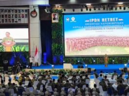 POTRET: Menteri Dalam Negeri Tito Karnavian memberikan paparan dan membuka Retret Kepala Daerah Gelombang II di kampus IPDN Sumedang, Jawa Barat, Senin (23/6/2025). (Dok. Istimewa)