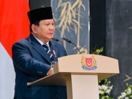 Presiden Prabowo Subianto memberikan pernyataan pers bersama dalam pertemuan tahunan Leaders’ Retreat dengan Perdana Menteri Singapura Lawrence Wong di Parliament House, Singapura, Senin (16/6/2025). (Dok. Istimewa)