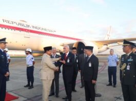 Presiden RI Prabowo Subianto tiba di Pangkalan Angkatan Udara Galeao, Rio De Janeiro, Brazil, Sabtu (5/7/2025). Kepala Negara diagendakan menghadiri KTT BRICS pada 6–7 Juli 2025. (Dok. Istimewa)