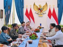 Ketua MPR Ahmad Muzani beserta jajaran berdialog dengan Presiden Prabowo Subianto dan Wakil Presiden Gibran Rakabuming di kompleks Istana Kepresidenan, Jakarta, Rabu (23/7/2025). (Dok. Istimewa)