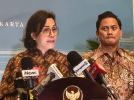 MENYAMPAIKAN: Menteri Keuangan Sri Mulyani saat menyampaikan keterangan seusai pertemuan rapat terbatas dengan Presiden Prabowo Subianto di kompleks Istana Kepresidenan, Jakarta, Selasa (22/7/2025). (Dok. Istimewa)