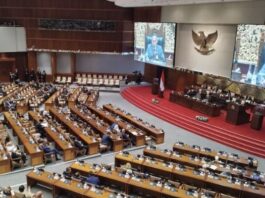 POTRET: Wakil Ketua DPR RI Adies Kadir memimpin Rapat Paripurna DPR RI di kompleks parlemen, Jakarta, Selasa (8/7/2025). (Dok. Istimewa)