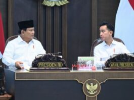 Wakil Presiden Gibran Rakabuming Raka (kanan) mendampingi Presiden Prabowo Subianto memimpin Sidang Kabinet Paripurna di Ruang Sidang Kabinet, Istana Kepresidenan Jakarta, pada Minggu (31/8/2025). (Dok. Istimewa)