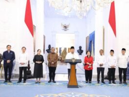 Presiden Prabowo Subianto menyampaikan pernyataan hasil pertemuan dengan pemimpin partai politik dan lembaga negara di Istana Merdeka, Jakarta, Minggu (31/8/2025). (Dok. Istimewa)