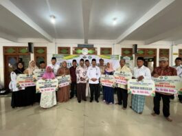 Dalam rangka memperingati Hari Ulang Tahun (HUT) ke-80 Republik Indonesia, Kementerian Agama Kabupaten Pati menggelar kegiatan pentasarufan bantuan Unit Pengumpul Zakat (UPZ) untuk wilayah Kawedanan Kayen, yang meliputi Kecamatan Kayen, Gabus, Tambakromo, dan Sukolilo. Acara berlangsung di Masjid Baitul Isti’anah Kayen pada Selasa, 19 Agustus 2025. (Dok. Istimewa)
