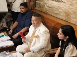 POTRET: Hotman Paris Hutapea (tengah), kuasa hukum mantan Menteri Pendidikan, Kebudayaan, Riset, dan Teknologi (Mendikbudristek) Nadiem Makarim, berbicara dalam konferensi pers di kawasan Jakarta Pusat, Senin (8/9/2025). (Dok. Istimewa)