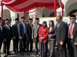 POTRET: Menteri Komunikasi dan Digital Meutya Hafid membeberkan jumlah desa yang belum terkoneksi internet saat menjadi pemimpin upacara untuk Hari Bhakti Postel ke-80 di Bandung, Jawa Barat, Sabtu (27/9/2025). (Dok. Istimewa)