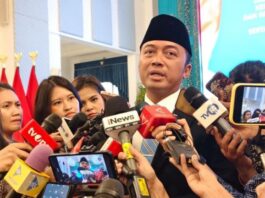 MENYAMPAIKAN: Menteri Sekretaris Negara (Mensesneg) Prasetyo Hadi menyampaikan keterangan di kompleks Istana Kepresidenan, Jakarta, Rabu (8/10/2025). (Dok. Istimewa)