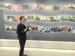 Dosen Bahasa Indonesia di Guangdong University of Foreign Studies (GUFS) Xiao Lixian yang akrab disapa Melati di ruang sejarah Universitas Bahasa-Bahasa Asing Guangdong di Guangzhou, China, Kamis (16/20/2025). (Dok. Istimewa)
