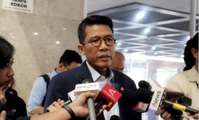 PP 38 Tahun 2025 Jadi Terobosan untuk Pembiayaan Daerah MENYAMPAIKAN: Ketua Komisi XI DPR RI Mukhamad Misbakhun saat memberi keterangan pers di kompleks parlemen, Jakarta, Jumat (22/8/2025). (Dok. Istimewa)