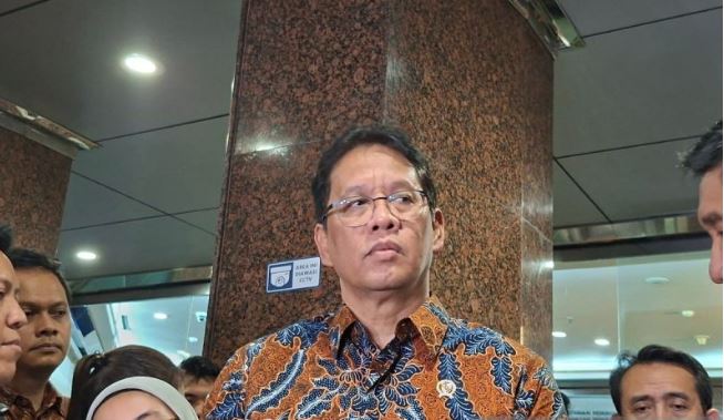 Purbaya Klaim Ekonomi Tumbuh 5,7 Persen Jika Program Perumahan Berhasil MENYAMPAIKAN: Menteri Keuangan (Menkeu) Purbaya Yudhi Sadewa menyampaikan keterangan kepada awak media setelah menghadiri pertemuan di Kementerian Perumahan dan Kawasan Permukiman (PKP), Jakarta pada Selasa (14/10/2025). Purbaya mengungkapkan pertumbuhan ekonomi nasional bisa tembus 5,6-5,7 persen jika program-program perumahan yang dilaksanakan oleh Kementerian Perumahan dan Kawasan Permukiman (PKP) berjalan. (Dok. Istimewa)