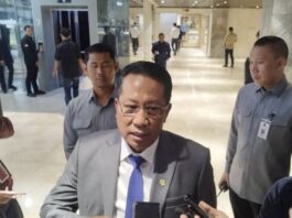 MENYAMPAIKAN: Menkum Supratman Andi Agtas di kompleks parlemen, Jakarta, Selasa (18/11/2025). (Dok. Istimewa)