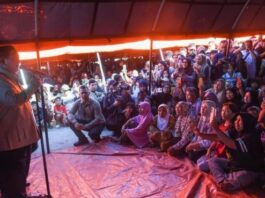 Presiden Prabowo Subianto melakukan peninjauan wilayah terdampak banjir di Kabupaten Padang Pariaman, Sumatera Barat, Senin (1/12/2025).(Dok. Istimewa)