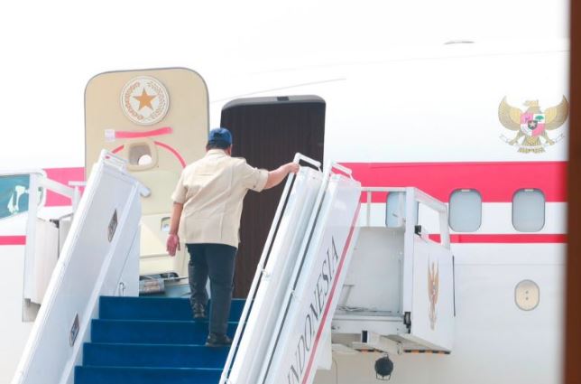 Prabowo Bertolak ke Kalimantan Tinjau Penanganan Karhutla POTRET: Presiden Prabowo Subianto bertolak menuju Kalimantan melalui Lanud Halim Perdanakusuma, Jakarta, Sabtu (22/8/2026), untuk memimpin langsung penanganan kebakaran hutan dan lahan. (Dok. Istimewa)