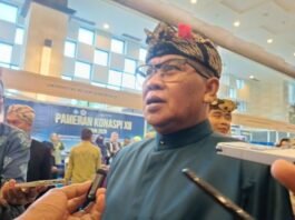 Menteri Pendidikan Dasar dan Menengah Abdul Mu'ti memberikan sambutan saat acara Konvensi Nasional Pendidikan Indonesia (KONASPI) di Nusa Dua, Kabupaten Badung, Bali, Jumat (2/10/2026) malam. (Dok. Istimewa)